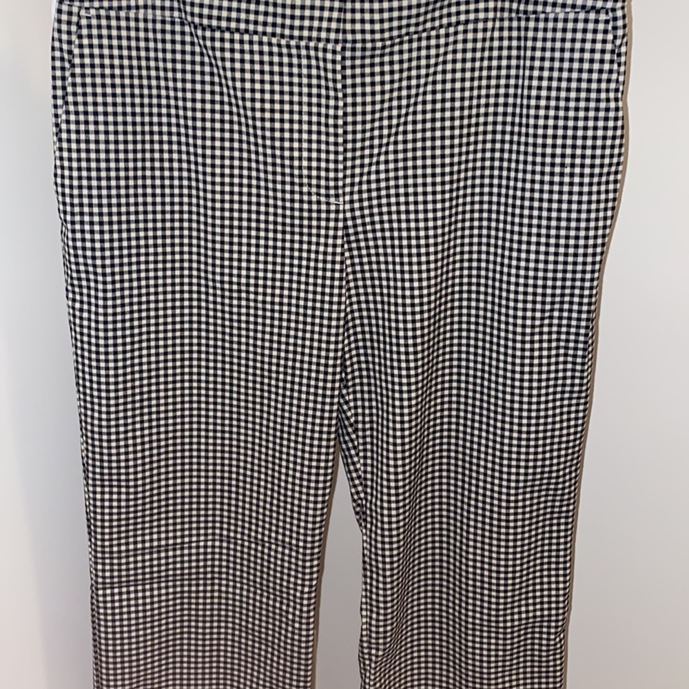 Liz Claiborne - Picture 2 of 5